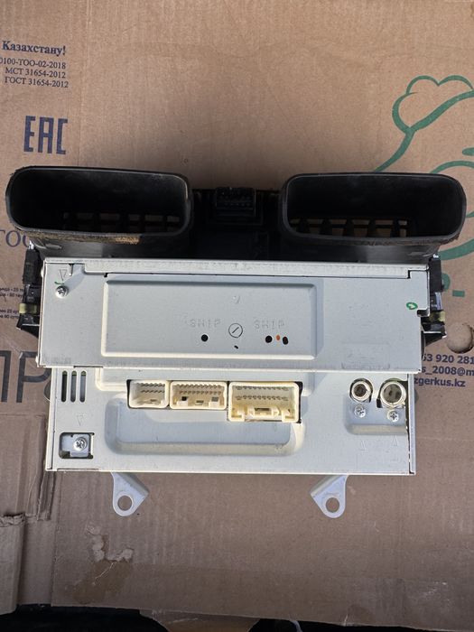 Продам магнитолу на es300