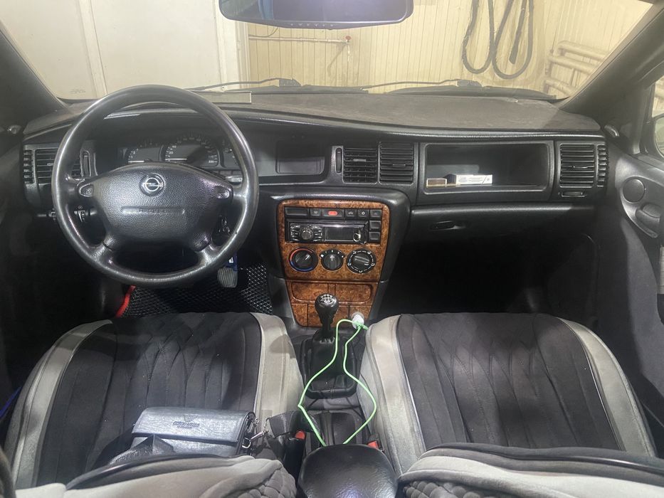 Opel Vectra B 1997 г. 1.6 МКПП
