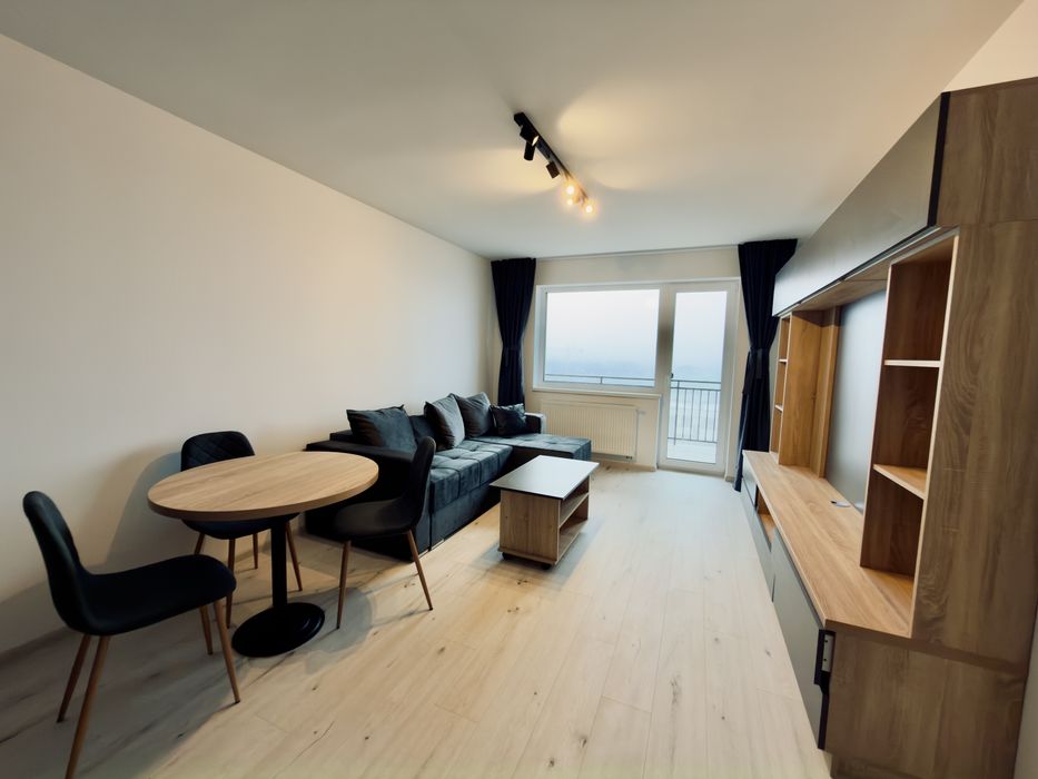 Apartament cu 3 camere la prima chirie in zona Tractorul,et 7/10