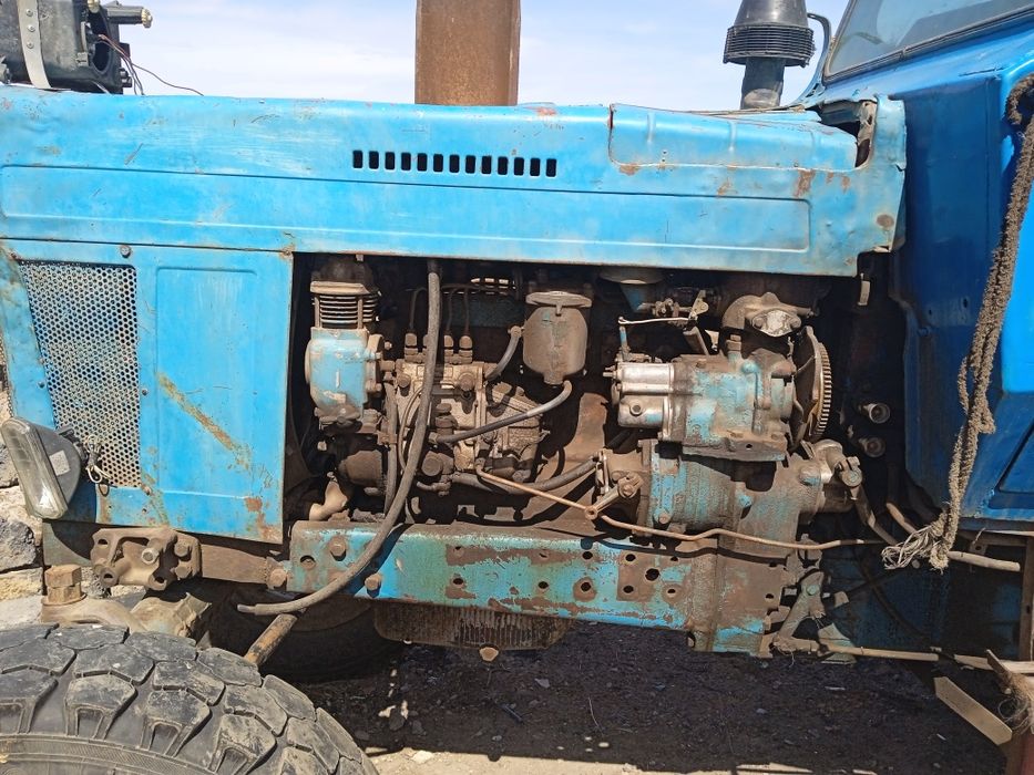 Трактор МТЗ 80,мтз 80 стогоментом