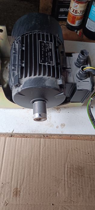 Электродвигатель асинхронный 0.74 kw