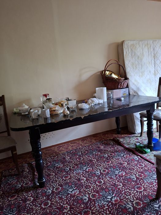 Стол огромный для кухни