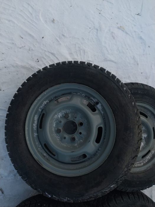 Продам диски с резиной Р13 зима