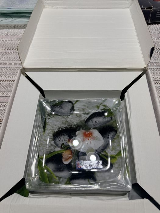 Тортовница с тарелками