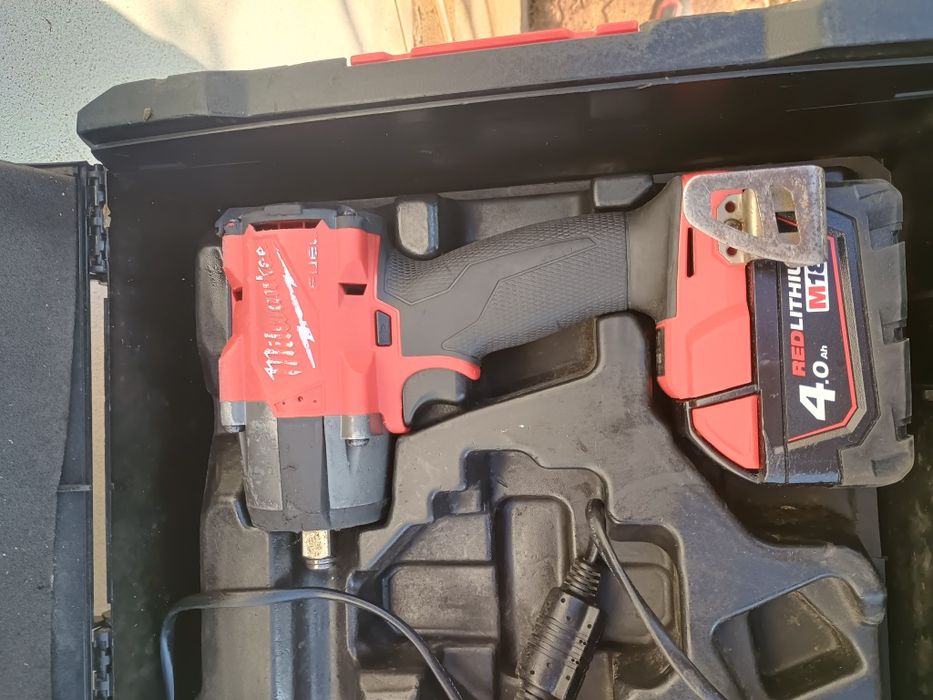 Cheie impact milwaukee fmtiw2f12 an 2023 set cu  baterie 5 ah,incarcat