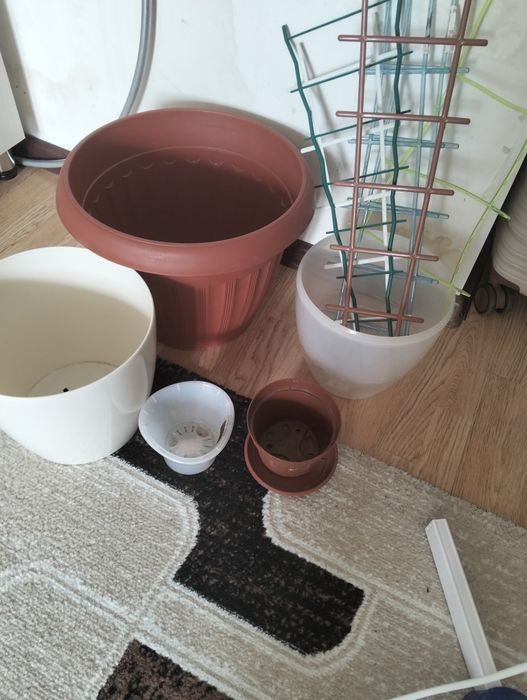 Срочно продам горшки для цветов