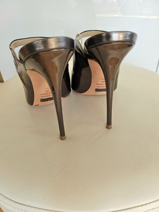Saboti Schutz noi, nr 38 cu toc 12 cm inaltime, culoarea

aramiu-bronz