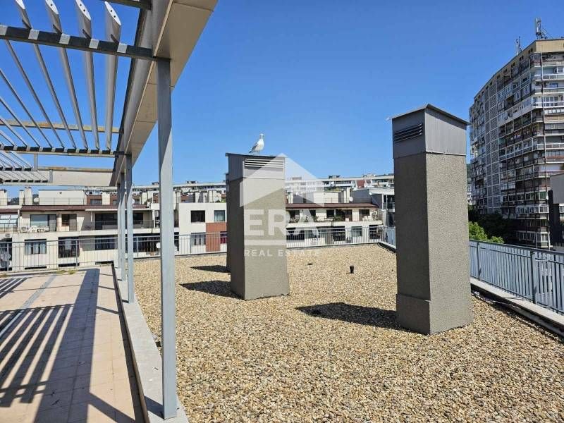 Четиристаен просторен апартамент в жк Левски град Варна