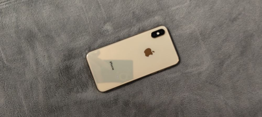 Продам iPhone 10 в отличном состоянии
