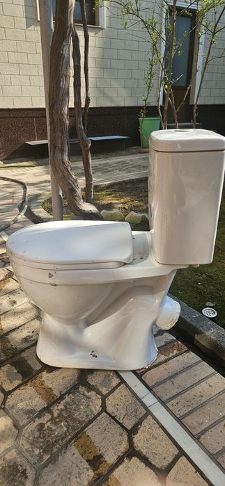 Продаётся унитаз Rosa б/у, но в хорошем состоянии.