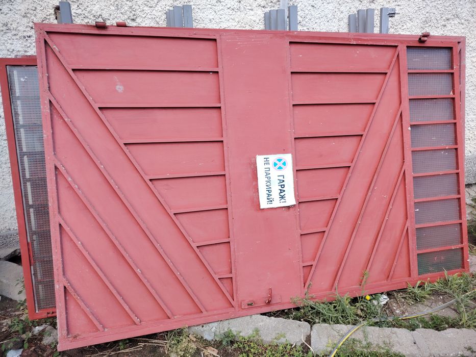 Продавам гаражни врати