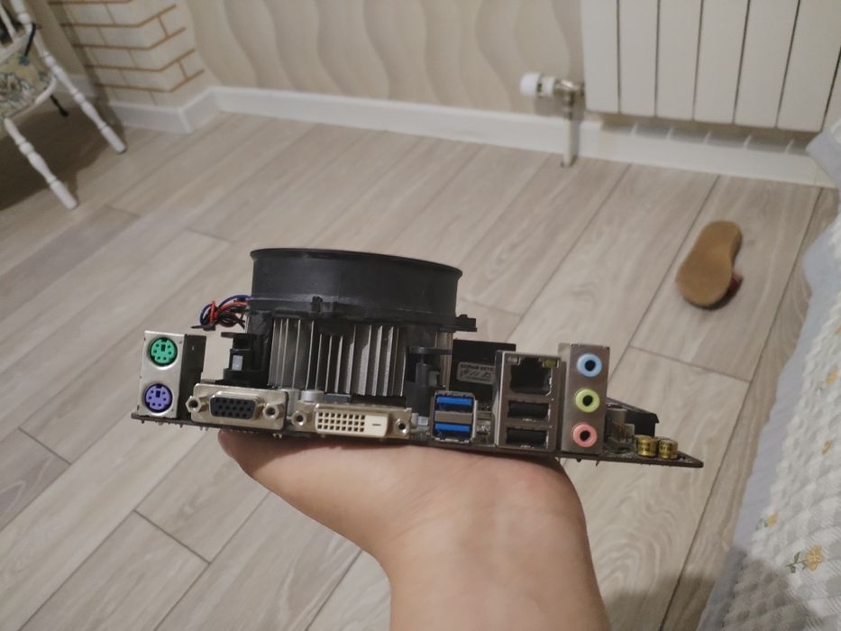 Материнка GIGABYTE GA-H110M-2V

033006

GA-H110M-S2V