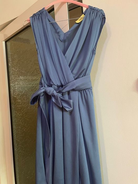 Vand rochie Starshiners mărimea 38-40-42 cu elastic în talie