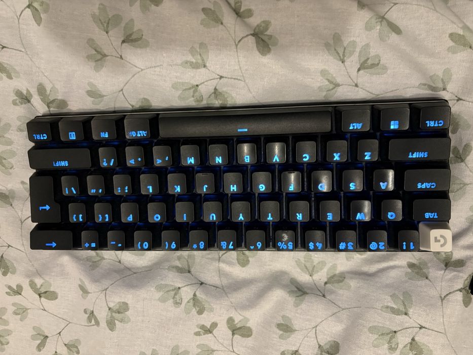 Vand monitor si tastatura