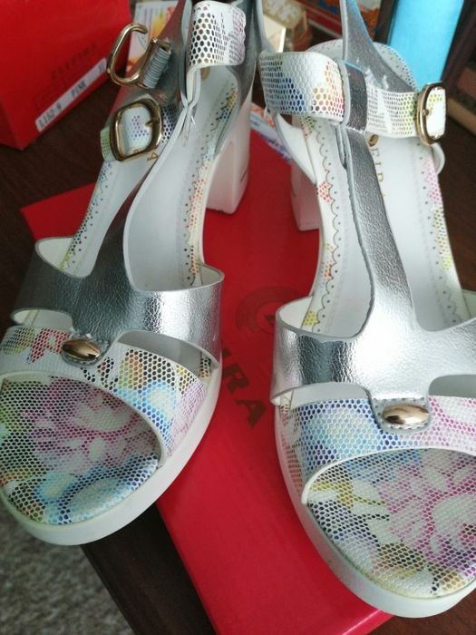 Продам босоножки