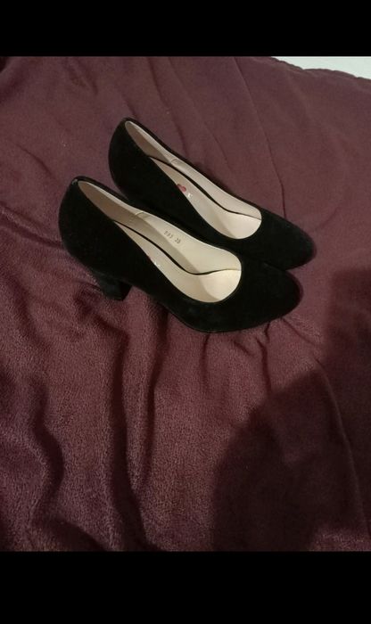 Pantofi de catifea cu toc