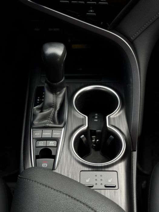 Toyota Camry Hybrid Limited