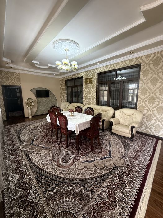 Yunusoboddan 6 sotixli hovli