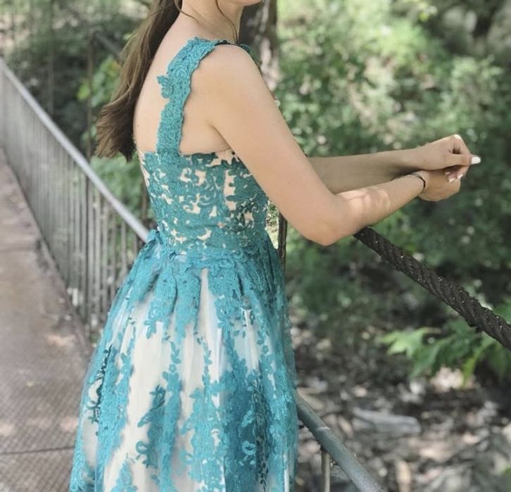 Официална рокля