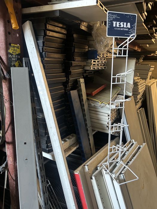 Стелаж малък за каса