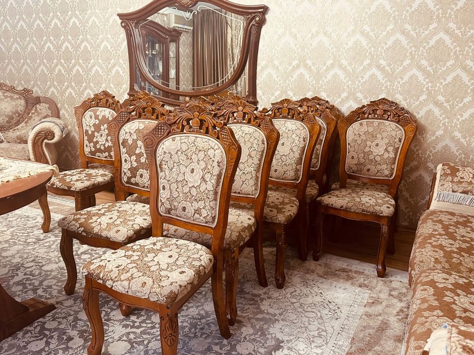Диван, два кресла и 12 стульев