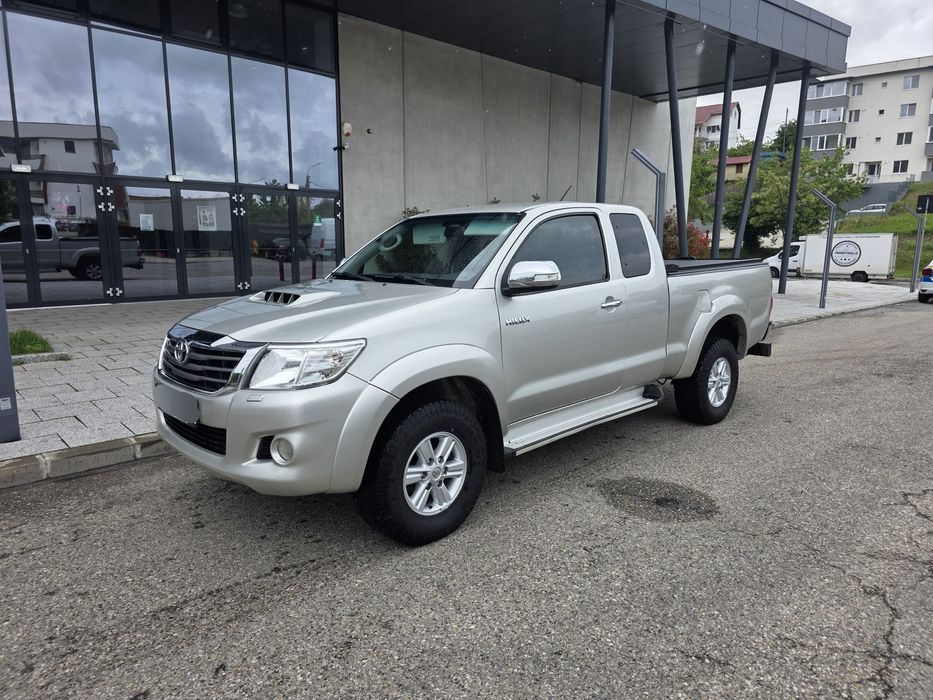 Toyota Hilux 4 locuri 2 usi bena lunga  4x4 Camioneta Autoutilitara Pick up