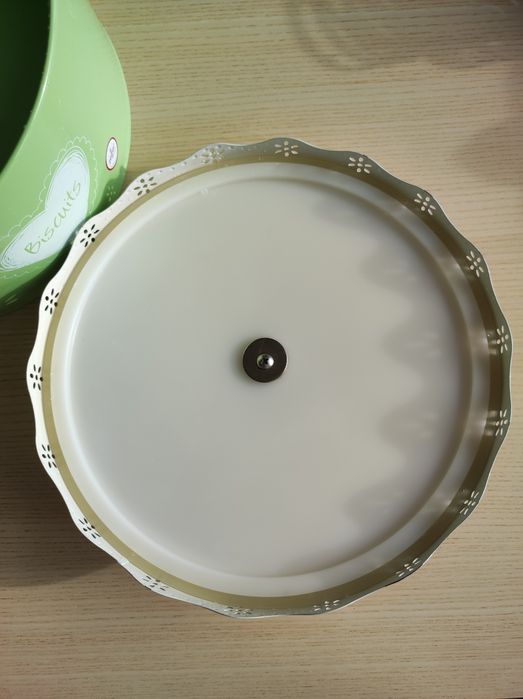 Продам Хлебницу- Бисквитницу Zeller