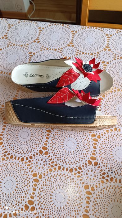 Женские шлёпки..