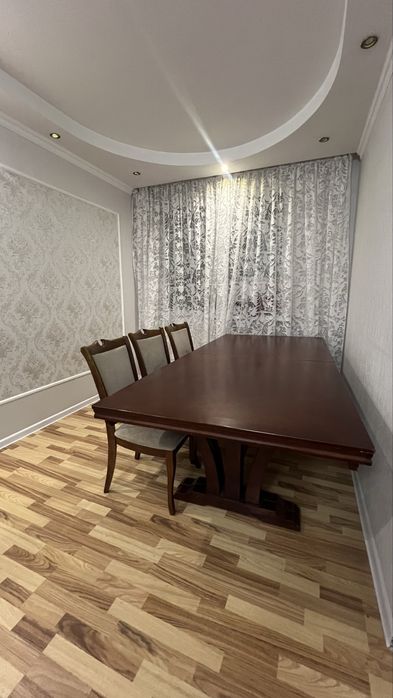 Стол (4 стула в подарок)