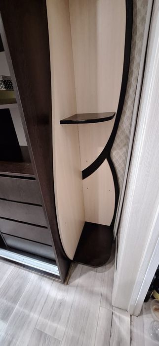 Шкаф зеркальный.