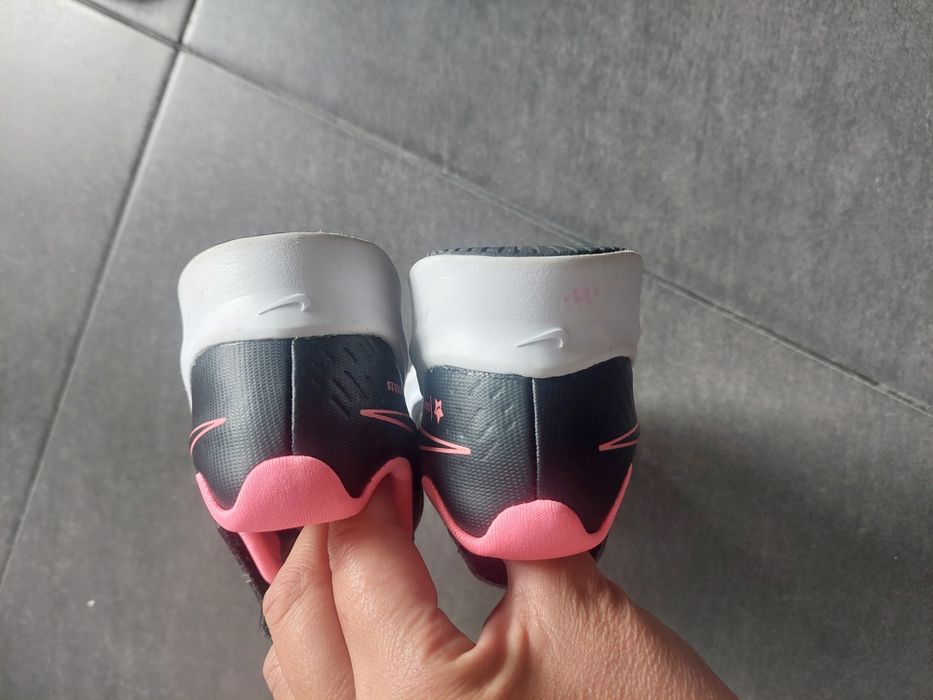 Adidași Nike pentru fete marimea 27,5