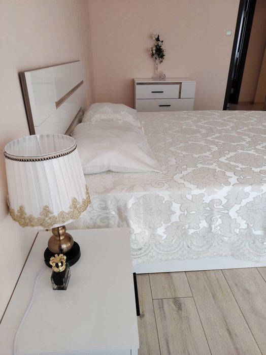 Тристаен апартамент с безплатни парко места за нощувки и краткосрочно