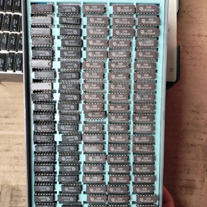 Продам советские микросхемы