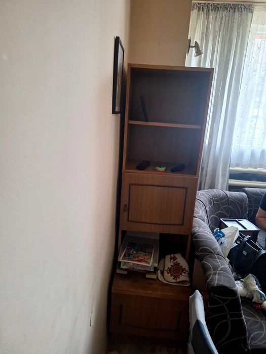 Подарявам шкафове от секции и две малки секции