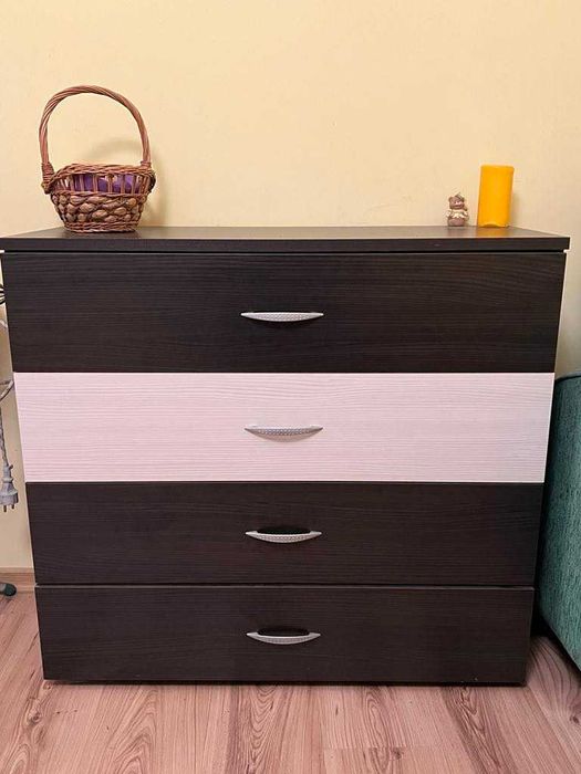 Четирикрилен гардероб със скрин и 2 нощни шкафчета