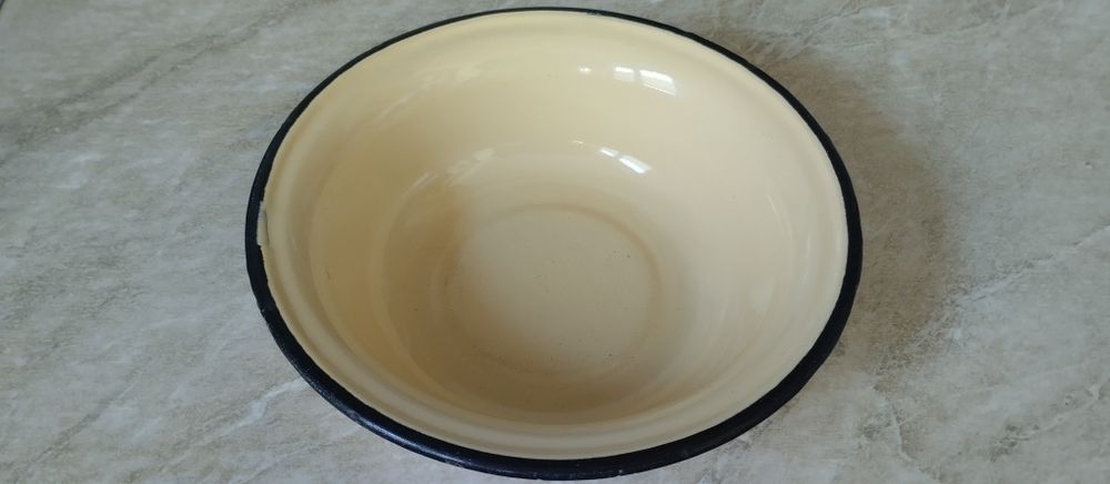 Эмалированная Чашка- 1 литр  времени СССР.