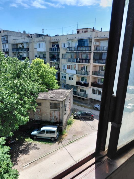 Продава се апартамент който подлежи на ремонт по ваш вкус