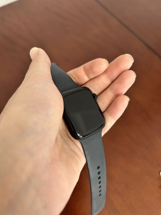 Продам часы Apple Watch Series 8