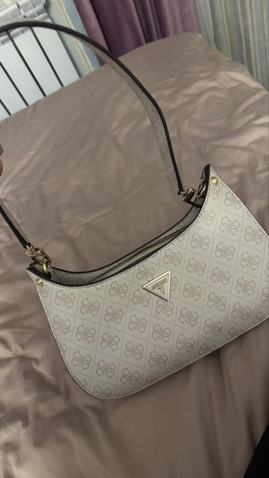 Сумка Guess белая