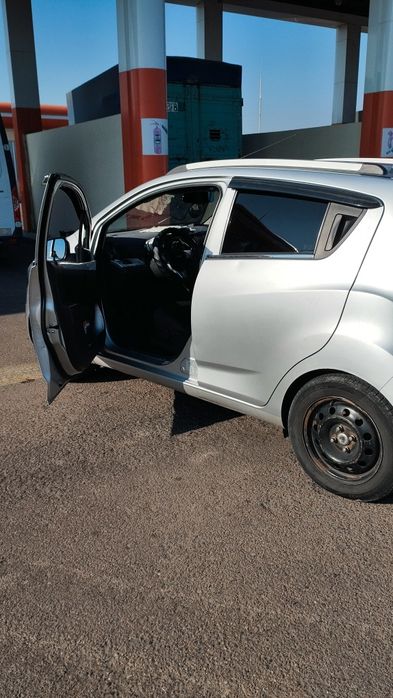 Спарк срочно сотилади