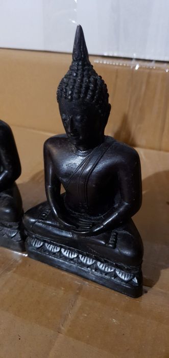 Две статуетки материял полеризин или нещо подобно