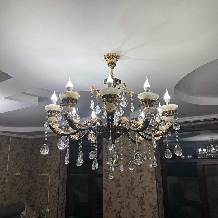 Продаются Люстры