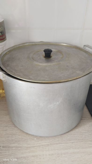 Продам кастрюль 8 л  4500