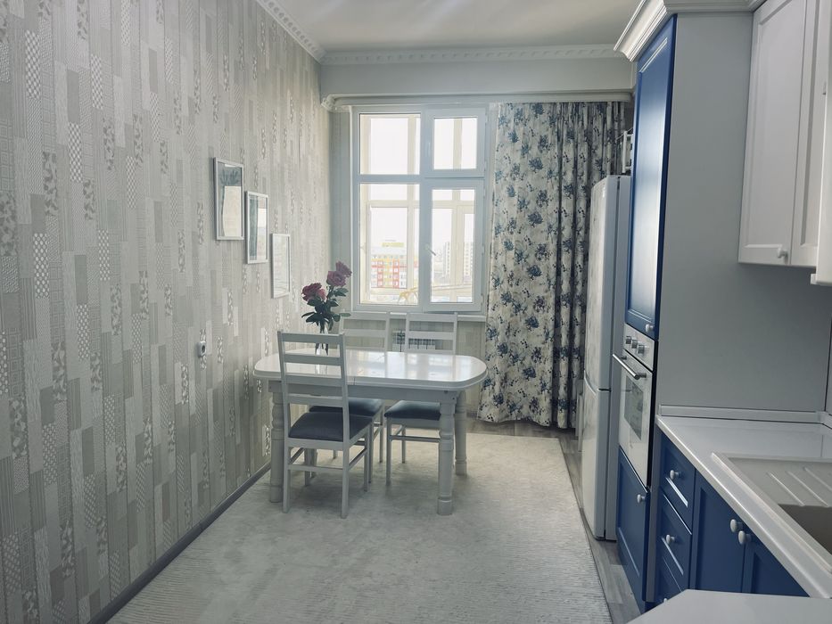 Стулья деревянные 6 штук