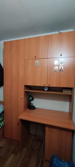 продаю письменный стол с встроенным шкафом