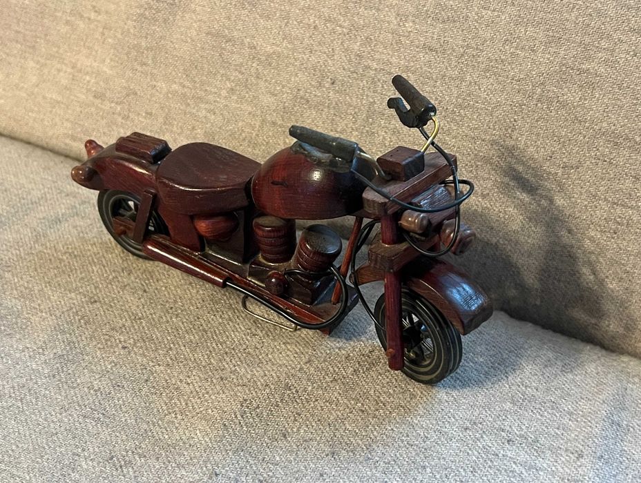 Motocicleta decorativa din lemn handmade model retro 20 cm colectie