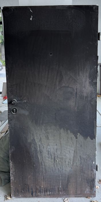 Входна врата за складово помещение