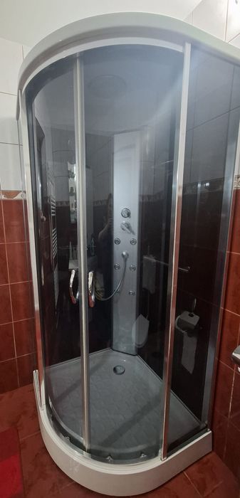 Cabina de dus cu hidromasaj