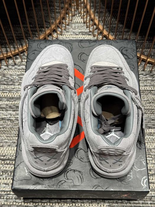 Jordan 4 Retro "KAWS" 42EUR Мъжки Кецове + Кутия