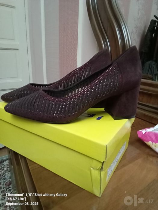Ayollar tuflisi sotiladi